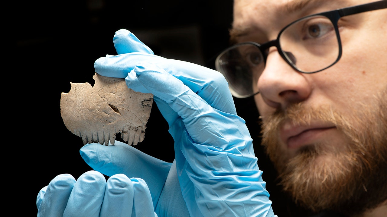 Hair comb made from part of a human skull unearthed in England: 'Truly astonishing' | Fox News