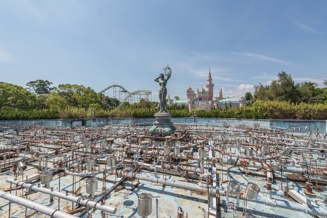 Despite its initial success, Nara Dreamland’s fortunes began to dwindle in the late 20th century.