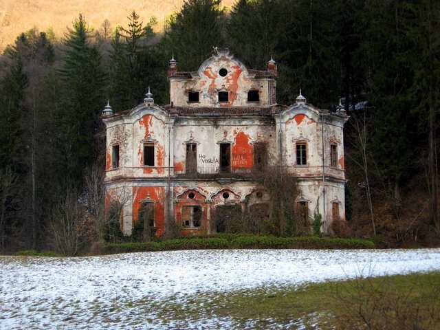 Dubbed the “Ghost Mansion,” Villa de Vecchi in the Italian Alps is a legendary haunt and one of Europe’s most mysterious estates.