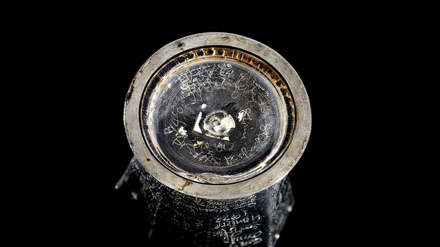 Guests would etch their names with a diamond point, along with their titles and, at times, a short epigram or the year of their visit