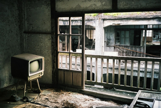 When Hashima was hastily abandoned, countless personal belongings and tools were left behind, frozen in time.