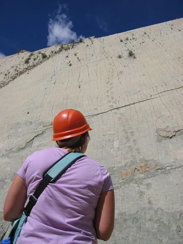 Another angle of Cal Orck’o, where the well-preserved dinosaur tracks offer a rare glimpse into ancient behaviors