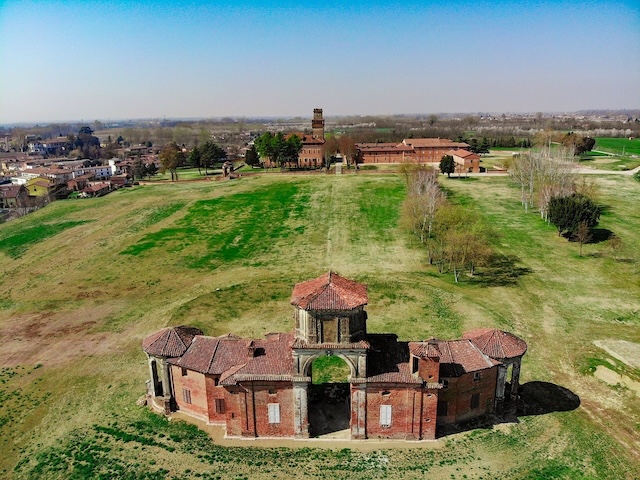 The Tea House stands prominently in the estate’s park, with the main Castle of Chignolo Po visible in the background, offering a sense of the estate’s grand scale