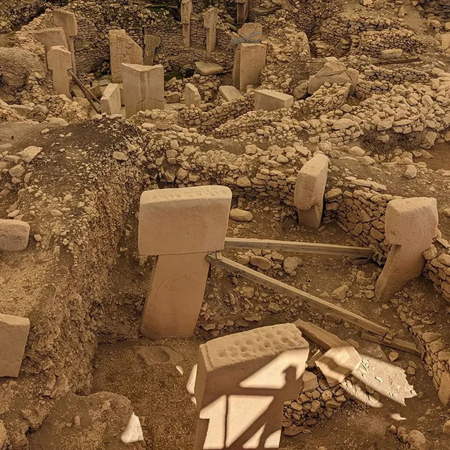 The stone enclosures of Göbeklitepe, regarded as the world’s first temples, with T-shaped pillars that weigh up to 15 tons. These structures reflect advanced construction techniques for their time.