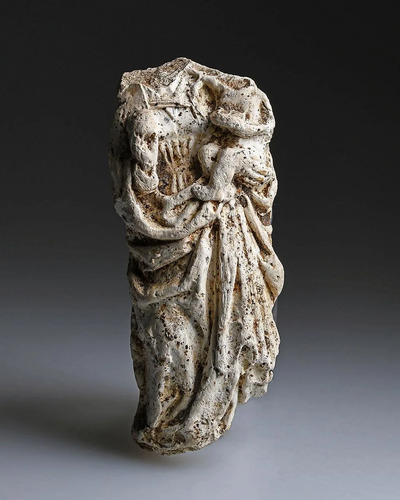 A fragmented Madonna statuette holding the Christ Child. Despite its missing head, the figurine’s pose conveys themes of maternal care and spiritual redemption, showcasing the artistry of the mid-15th century. (Credit: Berlin State Monument Office, Julia-Marlen Schiefelbein)