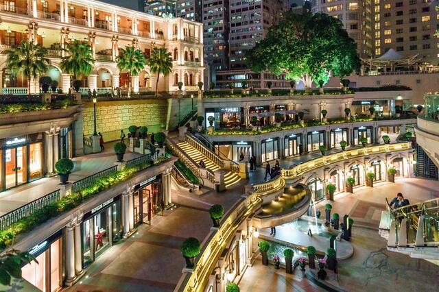 A Centenary Tribute In 2012, Hong Kong’s Hullett House Hotel hosted a £1,470-per-person dinner to honor Titanic’s legacy.