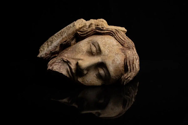 A Remarkable 13th-Century Sculpture of Jesus Christ, Unearthed from Beneath Notre Dame’s Floor