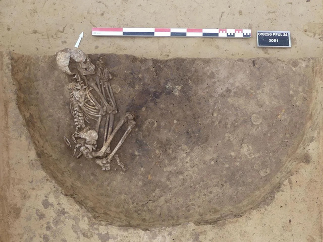 A captivating look at a burial discovered within a Late Neolithic silo (4000-3400 BCE) at Pfulgriesheim, shedding light on ancient traditions.