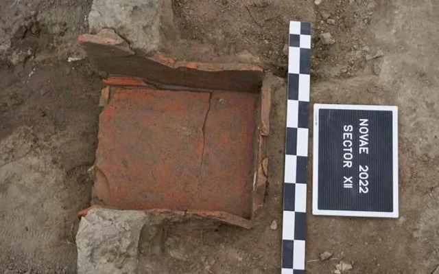 A detailed top view of the Roman refrigerator’s ceramic construction, providing a glimpse into the innovative storage methods of ancient Romans. Credit: Piotr Dyczek.