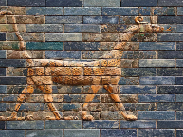 A detailed view of a Mushkhusshu (mušḫuššu) dragon, one of the mythical creatures adorning the Ishtar Gate, preserved at the Pergamon Museum in Berlin.