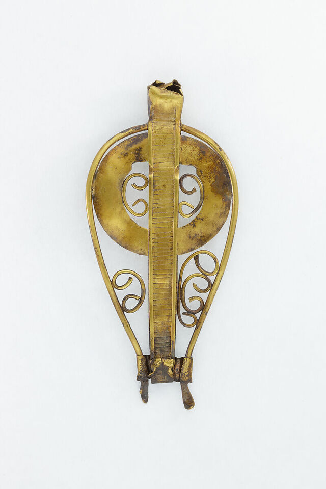 A pendant shaped like an Uraeus, symbolizing sovereignty and divine protection, reflects the power of Egyptian royalty.