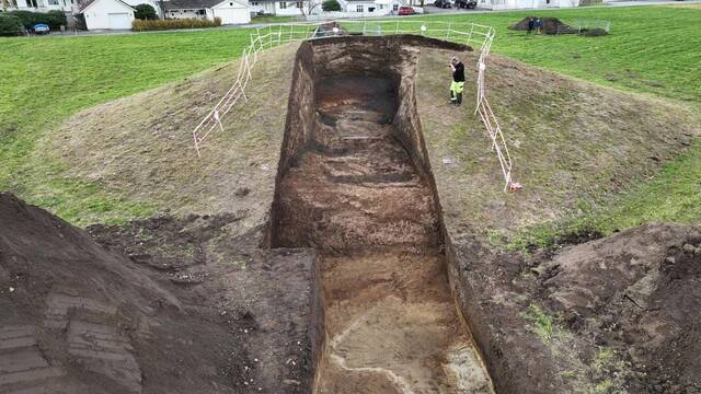 A recent excavation provides a striking view of the Myklebust ship mound, connecting past discoveries with present explorations.