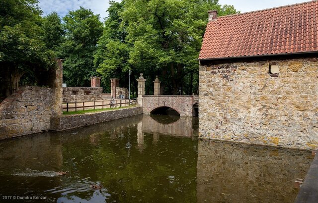 Walking through the castle’s stone corridors brings the medieval world vividly to life.