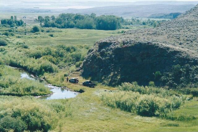 A serene view of the La Prele site in Wyoming, where archaeologists unearthed evidence of ancient Clovis-era mammoth hunting and survival strategies.