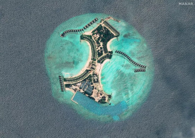 A stunning satellite image of one of the Maldives' floating resorts, a model for sustainable urban living on water.