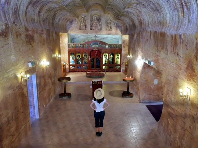 An underground church in Coober Pedy reflects the town’s creativity in adapting to its environment.