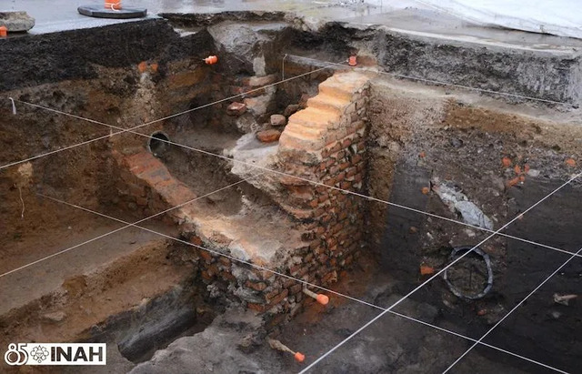 Ancient pre-Hispanic pier timbers unearthed beneath the bustling streets of Mexico City.