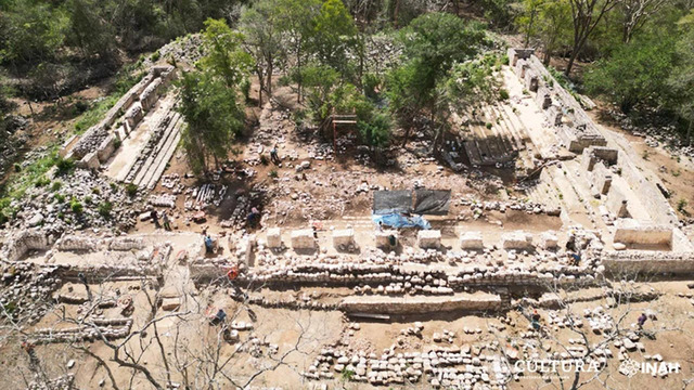 Archaeologists uncover the intricate remains of the Petenero Palace, featuring quadrangular structures with detailed carvings. (Credit: INAH)