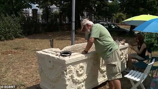 Authorities are investigating how this priceless artifact became a beach bar centerpiece, sparking a tale of mystery and intrigue.