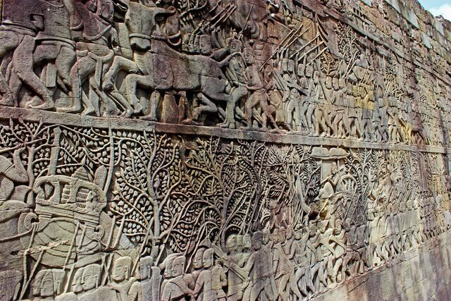 Bas relief depicting the daily life of the Khmer people