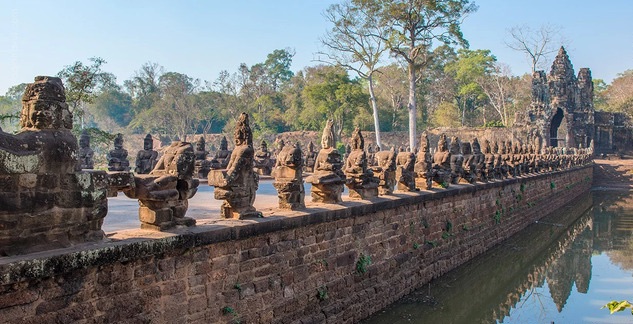 Causeway leading to the entrance gate is flanked by 54 gods and 54 demons depicting parts of the popular Hindu legend “The Churning of the Ocean of Milk”