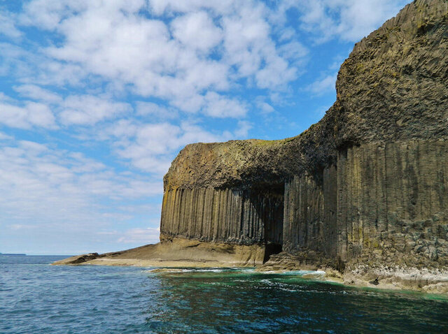 Fingal’s Cave owes its unique structure to volcanic activity that occurred around 60 million years ago during the Paleocene epoch