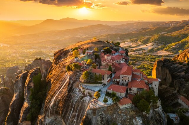 For a truly immersive experience, Meteora Thrones is the go-to agency for exploring this magical region