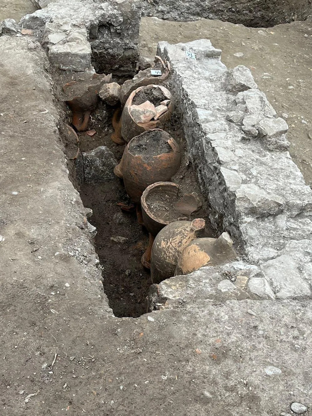 Ingenious Roman Drainage Systems Featuring Amphorae Found in Aquileia