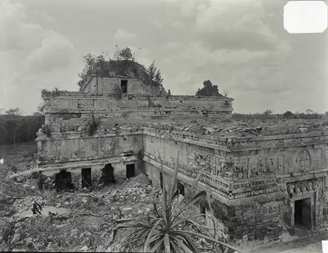 Maudslay’s unique perspective of Chichén Itzá’s Casa de Monjas, taken from the rooftop of an adjacent structure.