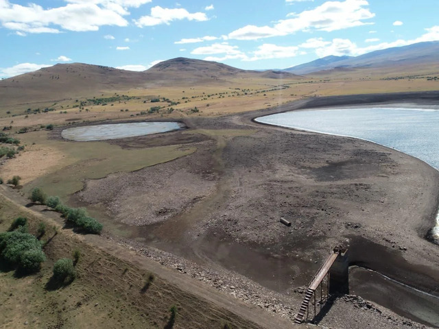 Stunning aerial views of the Bashplemi Lake shoreline in Georgia, offering context to the enigmatic discovery.