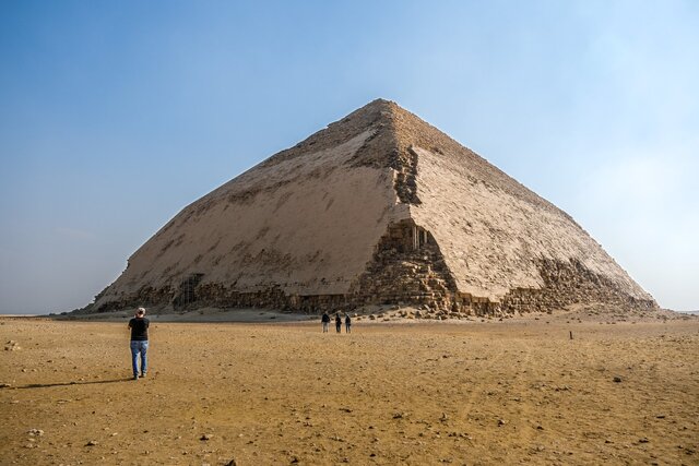 The Bent Pyramid’s casings were cut as rectangular blocks and laid at an inward slope of 17 degrees