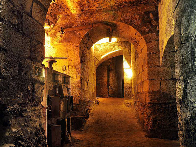 The hidden tunnel linking Leonardo da Vinci’s Château du Clos Lucé to the Château d’Amboise, shrouded in mystery.