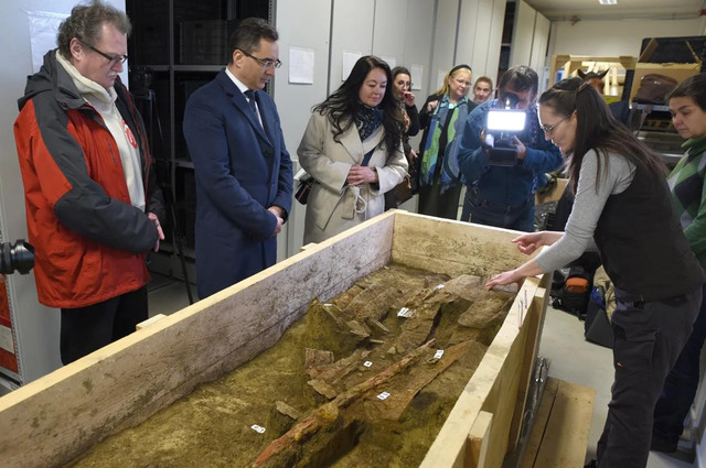 The Déri Museum Held a Press Conference to Celebrate the Discovery, Attended by Debrecen Mayor László Papp and Parliament Member Erzsébet Katona.