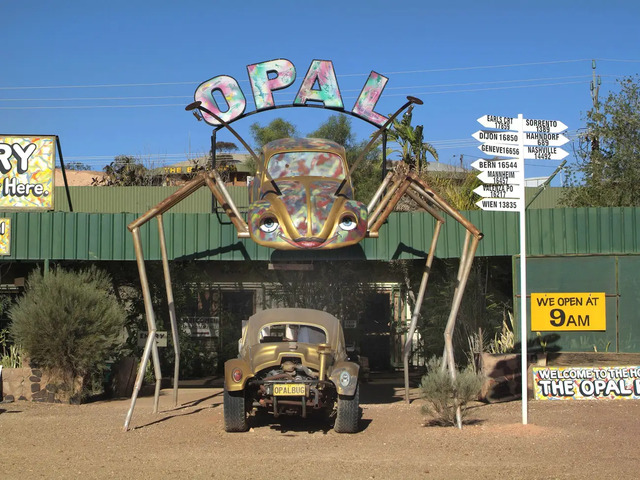 The Opal Bug: A quirky roadside attraction celebrating Coober Pedy’s opal mining heritage.