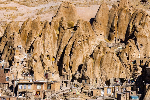 The best time to visit Kandovan is from mid-spring to the end of summer when the weather is cool and pleasant