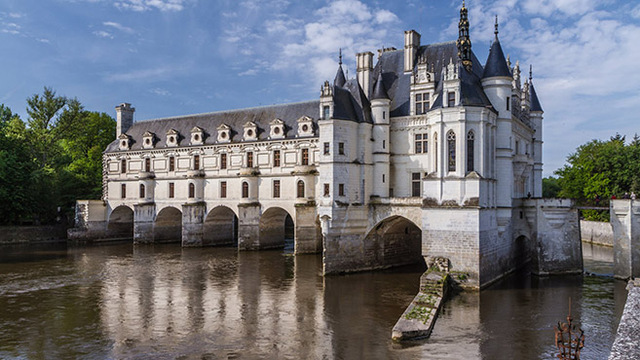 The iconic Château de Chambord, a masterpiece of French Renaissance architecture.