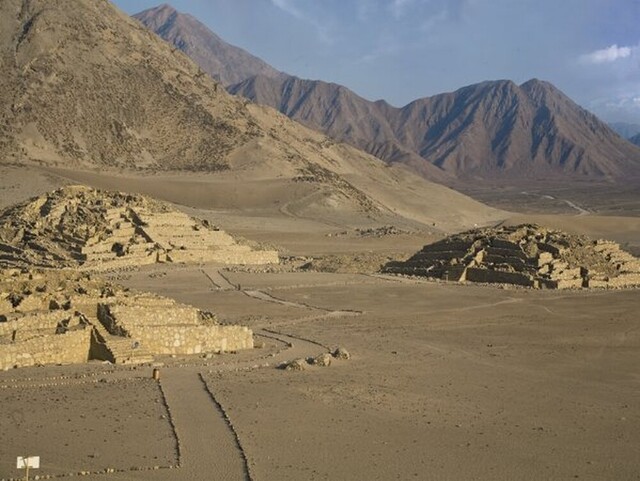 Stone pathways and terraced structures of Caral highlight the city’s sophisticated urban planning.