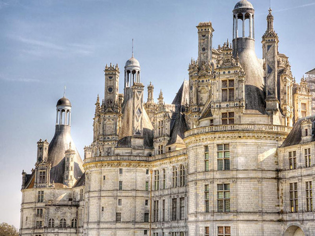 The breathtaking Château de Chambord, an enduring symbol of architectural and artistic brilliance.