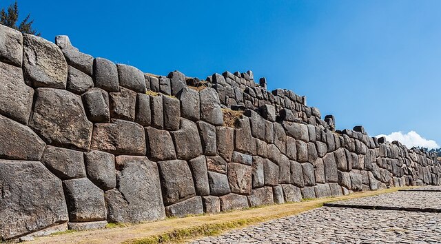 The layout of Sacsayhuamán reflects careful astronomical alignments, integrating the natural landscape with sacred geometry