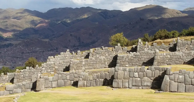 The most iconic feature of Sacsayhuamán is its zigzagging walls, a series of three parallel ramparts stretching nearly half a mile