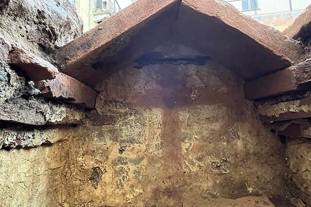 The painted red cross inside one of the oldest Lombard royal tombs unearthed in Pavia. This grave showcases the religious transformation of the Lombards in the 7th century.