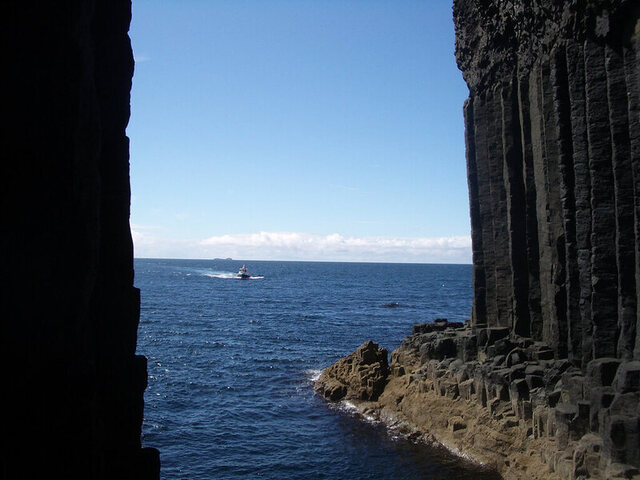 These columns, which form the walls and roof of the cave, are predominantly hexagonal, resembling a work of architectural precision