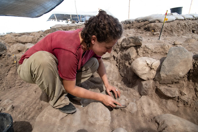 Unearthed at the Nahal Ein Gev II excavation in Israel, these stones shed light on early technological advancements.