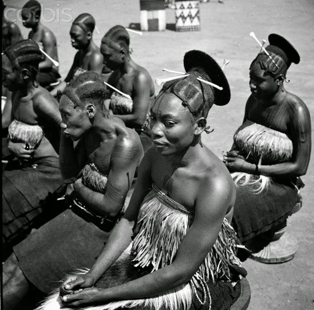 A group of Mangbetu women adorned with traditional hairstyles and attire, highlighting the collective importance of Lipombo and cultural expression during ceremonies.