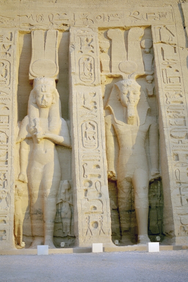 A statue of Queen Nefertari (left) at the majestic Abu Simbel rock temple, honoring her legacy. Her statue, equal in size to her husband’s (right), reflects her prominent royal status. (Image credit: Habicht et al., PLOS ONE 11(11): e0166571)