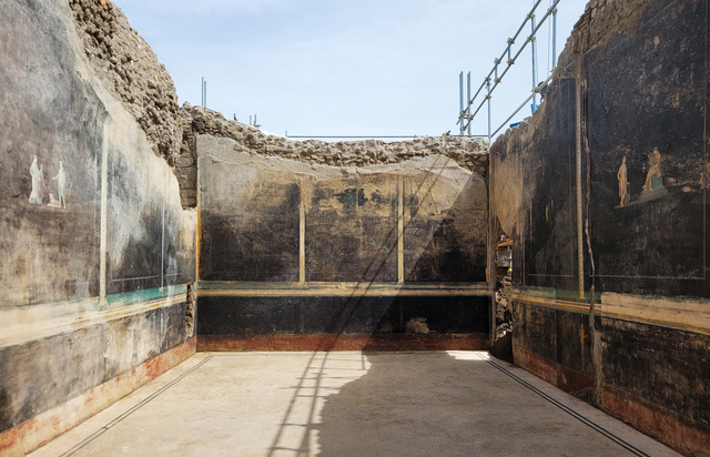 A view of the exquisitely preserved fresco-covered black-painted walls in the banquet hall of the newly uncovered Pompeii villa, showcasing the luxurious artistic styles of ancient Rome. (Credit: MIC-Parco Archeologico di Pompei)