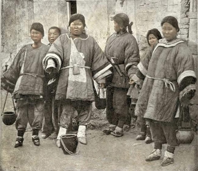 A historical photograph of Chinese women with bound feet, taken during the early 20th century, illustrating the widespread prevalence of the practice.