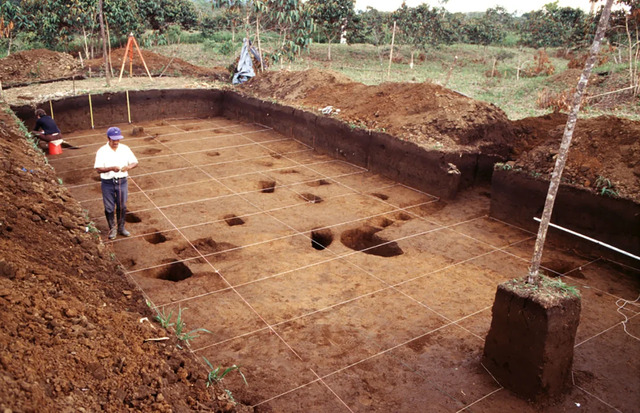 A large-scale archaeological excavation uncovers the secrets of an earth platform at the Kilamope site in the Upano Valley, Ecuador.