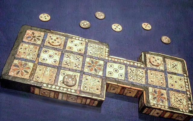 A reconstructed version of the Royal Game of Ur, often compared to the Shahr-i Sokhta game due to their strategic gameplay elements. (Credit: Mary Harrsch/Flickr, CC BY-NC-SA 2.0)