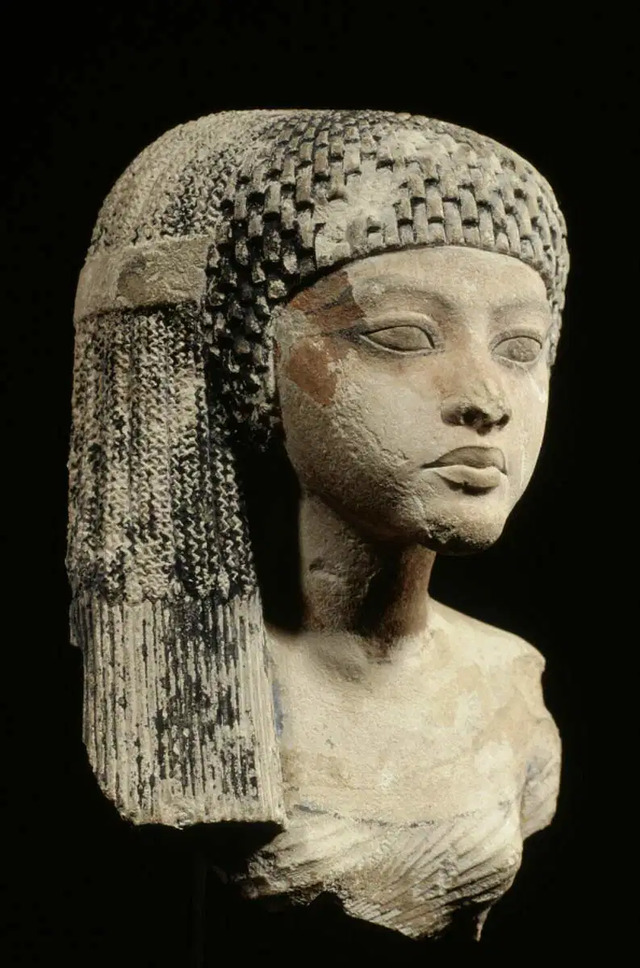 Amarna Elegance: A statue of an Amarna princess, often identified as Meritaten, on display at the Louvre.